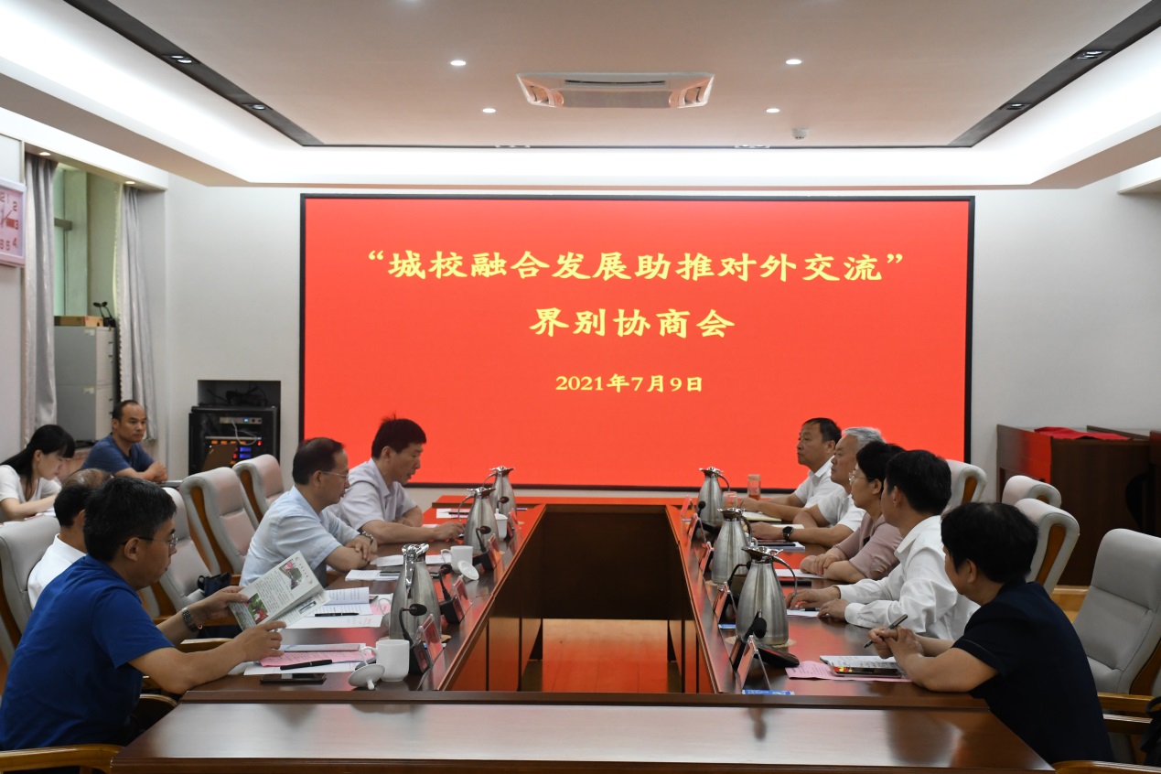 說明: D:\2020-2021-2\政協(xié)調(diào)研城校融合助推對外交流界別協(xié)商\新建文件夾\2021.07.09-“城校融合發(fā)展助推對外交流”界別協(xié)商會 徐龍海 靳鳳蓮\2021.07.09-“城校融合發(fā)展助推對外交流”界別協(xié)商會 徐龍海 靳鳳蓮\DSC_6495.JPG